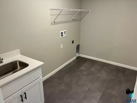2001 N Valley View Rd, Sioux Falls, SD 57107 photo 22