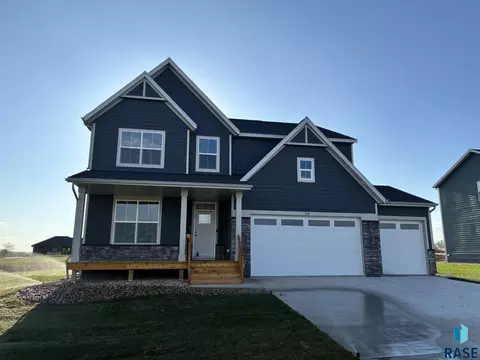909 S Country Club Ave, Brandon, SD 57005