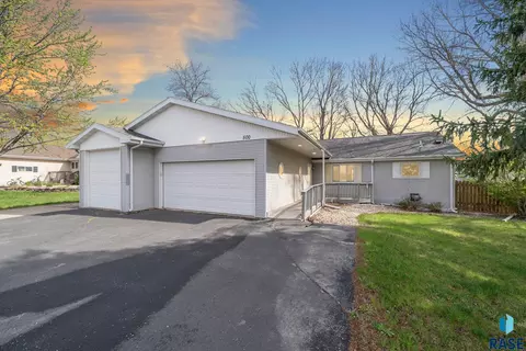 500 Crystal Dr, Hartford, SD 57033