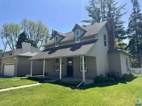 Exterior - 207 E 30th St, Sioux Falls, SD 57105 photo 2 of 7