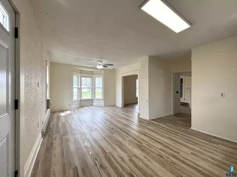 Living - 800 E 3rd St, Miller, SD 57362 photo 11 of 14