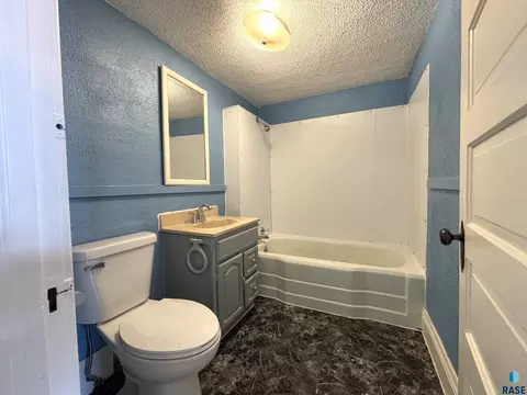 Bath - 800 E 3rd St, Miller, SD 57362 photo 2 of 3