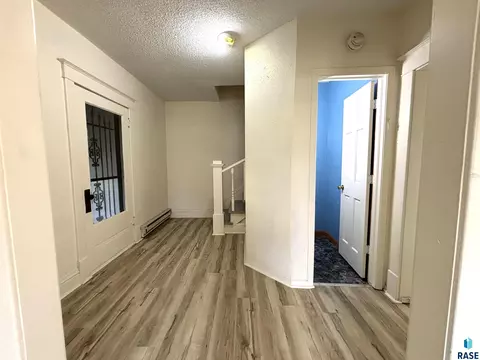 Entry Way - 800 E 3rd St, Miller, SD 57362 photo 2 of 10