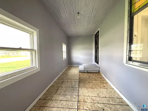 Exterior - 800 E 3rd St, Miller, SD 57362 photo 2 of 15