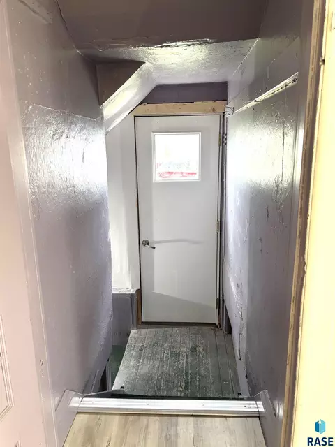 Entry Way - 800 E 3rd St, Miller, SD 57362 photo 9 of 10