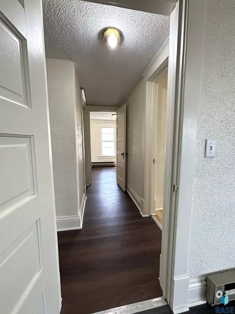 Entry Way - 800 E 3rd St, Miller, SD 57362 photo 5 of 10