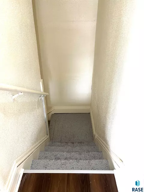 Entry Way - 800 E 3rd St, Miller, SD 57362 photo 7 of 10