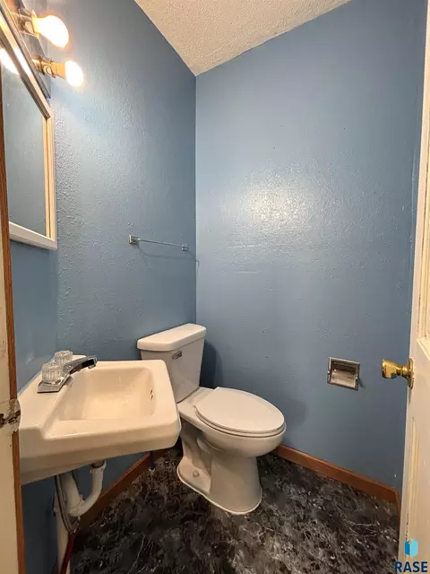 Bath - 800 E 3rd St, Miller, SD 57362 photo 1 of 3