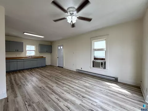 Living - 800 E 3rd St, Miller, SD 57362 photo 6 of 14