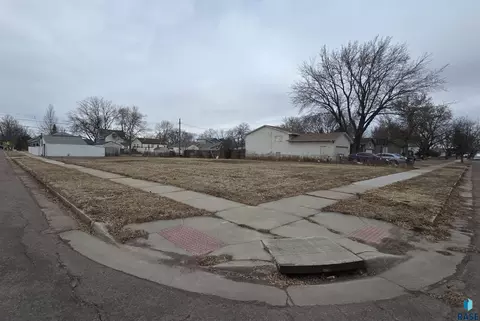 1103 N Lincoln Ave, Sioux Falls, SD 57104