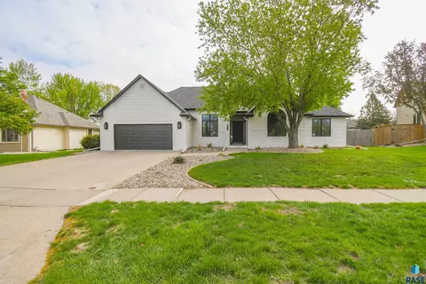 6915 W Westminster Dr, Sioux Falls, SD 57106