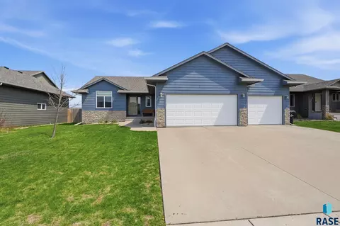 1208 S Keva Ave, Sioux Falls, SD 57106