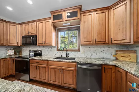 Kitchen - 4900 E Cattail Dr, Sioux Falls, SD 57110 photo 3 of 3