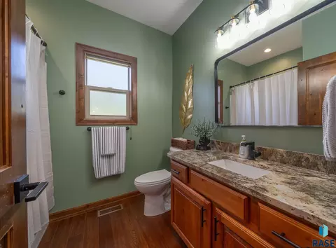 Bath - 4900 E Cattail Dr, Sioux Falls, SD 57110 photo 2 of 3