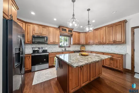 Kitchen - 4900 E Cattail Dr, Sioux Falls, SD 57110 photo 1 of 3