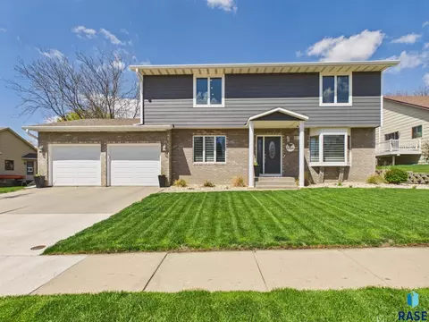 804 E 61st St, Sioux Falls, SD 57108