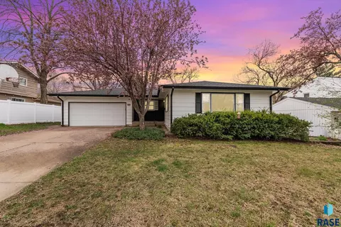 2505 W Oak St, Sioux Falls, SD 57105