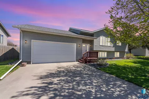 1516 N Minnesota St, Mitchell, SD 57301