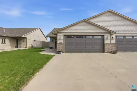 3804 E Brewster St, Sioux Falls, SD 57108