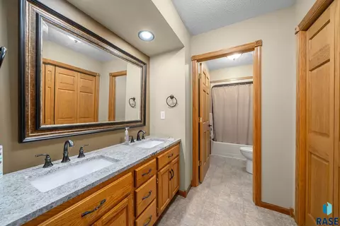 Bath - 47027 272nd St, Tea, SD 57064 photo 2 of 3