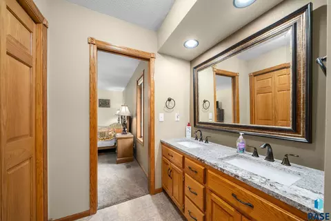 Bath - 47027 272nd St, Tea, SD 57064 photo 1 of 3