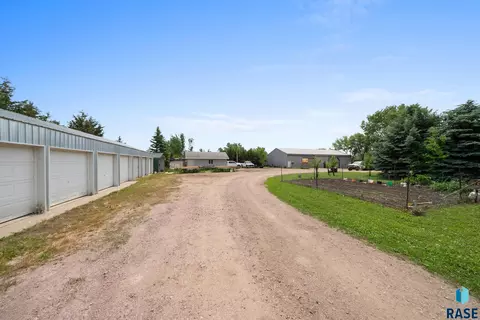 Exterior - 47027 272nd St, Tea, SD 57064 photo 10 of 11
