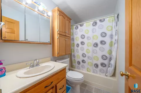 Bath - 47027 272nd St, Tea, SD 57064 photo 3 of 3
