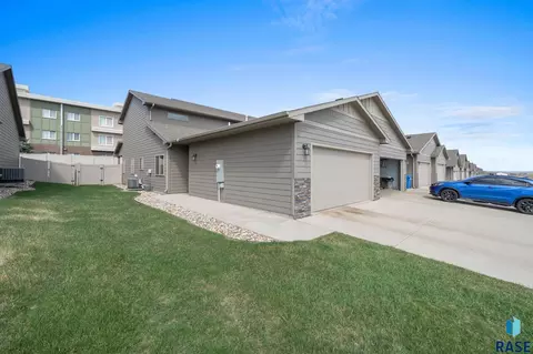 Exterior - 7210 E 45th St, Sioux Falls, SD 57110 photo 1 of 2
