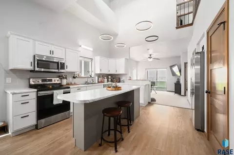Kitchen - 7210 E 45th St, Sioux Falls, SD 57110 photo 2 of 3