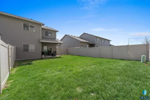 Exterior - 7210 E 45th St, Sioux Falls, SD 57110 photo 2 of 2