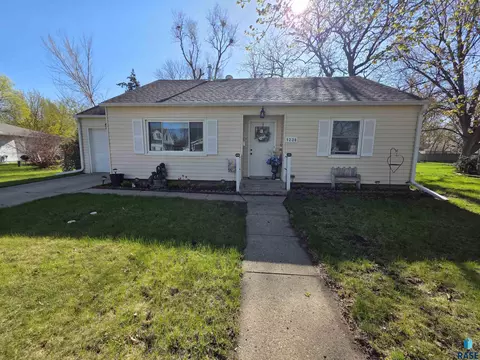 1230 SE Utah Ave, Huron, SD 57350