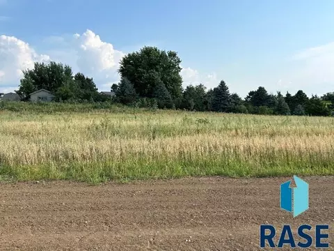 8712 E Buckthorn Trl, Sioux Falls, SD 57110 photo 2