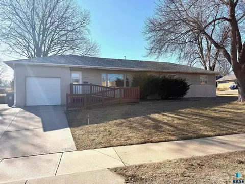 2405 W 28th St, Sioux Falls, SD 57105