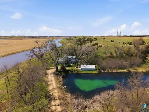 25595 414th Ave, Mitchell, SD 57301