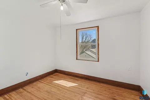 Bedroom - 307 North St, Viborg, SD 57070 photo 6 of 7