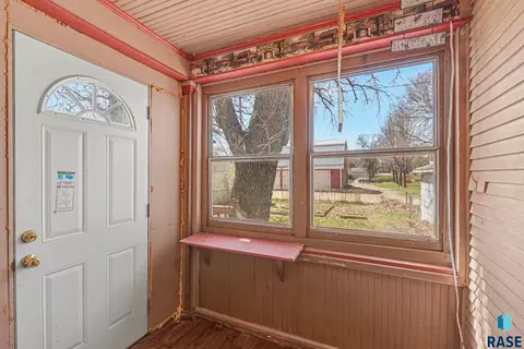 Exterior - 307 North St, Viborg, SD 57070 photo 1 of 3