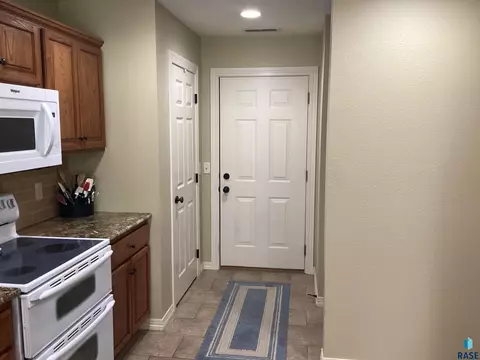 Entry Way - Undisclosed, Brandon, SD 57005 photo 2 of 2