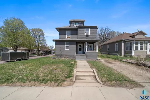 1118 W 8th St, Sioux Falls, SD 57104