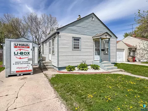 1013 N Kiwanis Ave, Sioux Falls, SD 57104