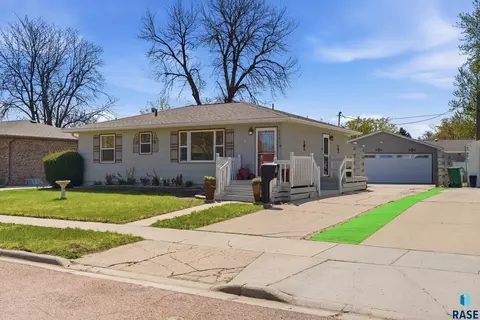 1521 E 5th Ave, Mitchell, SD 57301
