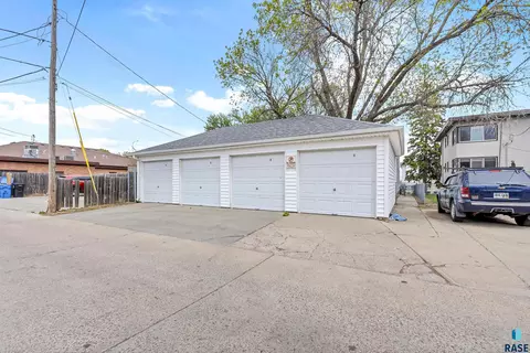 Exterior - 213 S Spring Ave, Sioux Falls, SD 57104 photo 6 of 6
