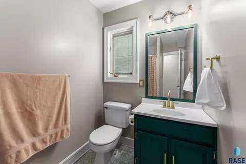 709 E 20th St, Sioux Falls, SD 57105 photo 13