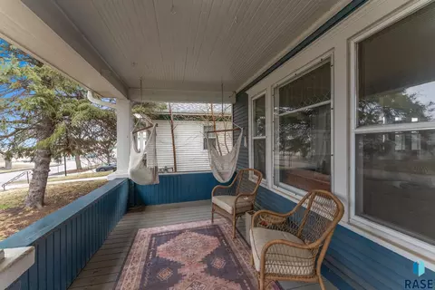 709 E 20th St, Sioux Falls, SD 57105 photo 2