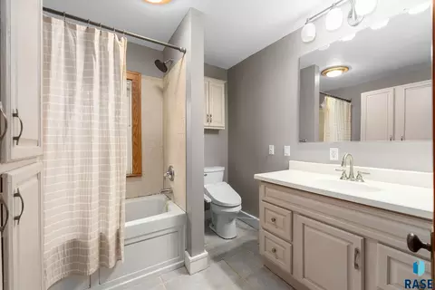 709 E 20th St, Sioux Falls, SD 57105 photo 17