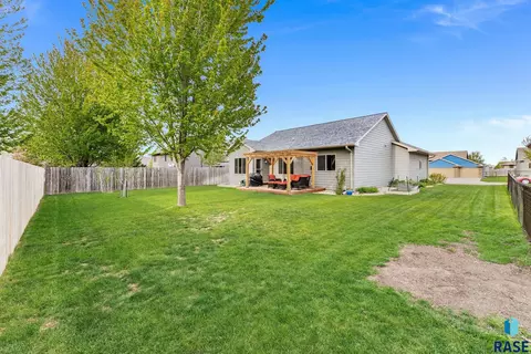 Exterior - 5205 S Sirocco Ave, Sioux Falls, SD 57108 photo 3 of 3