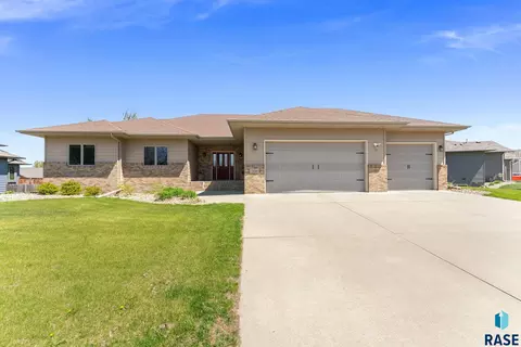 7616 W Stanford Dr, Sioux Falls, SD 57106