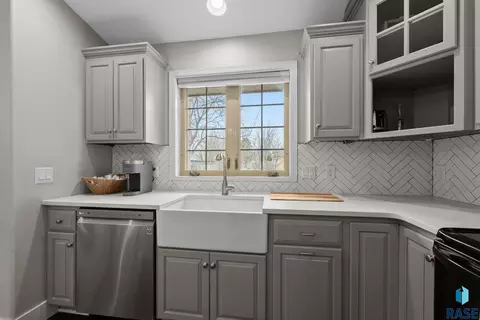 2213 E 63rd St, Sioux Falls, SD 57108 photo 6