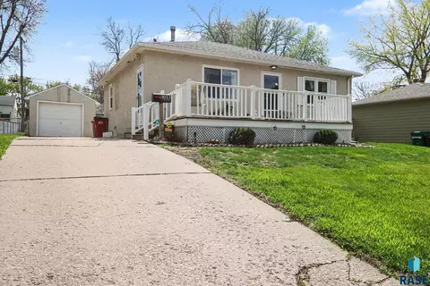 3013 E 17th St, Sioux Falls, SD 57103