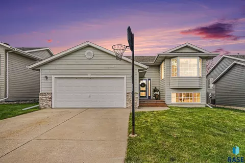 7004 W 51st St, Sioux Falls, SD 57106