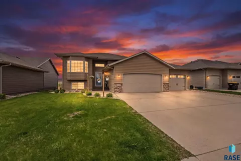 8008 W Wilson Dr, Sioux Falls, SD 57106